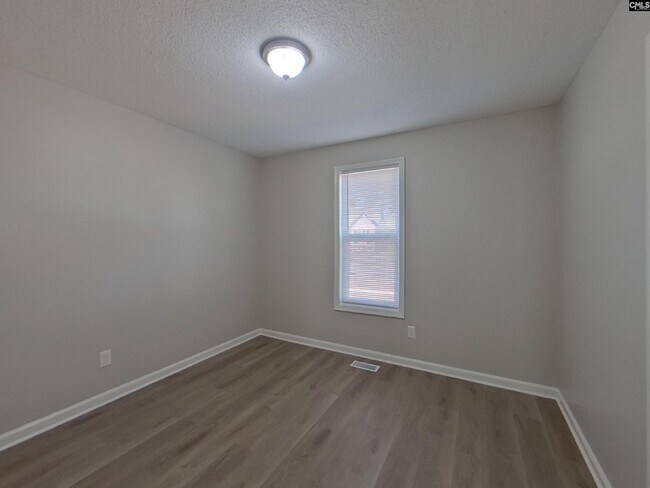 Building Photo - 118 Goldleaf St