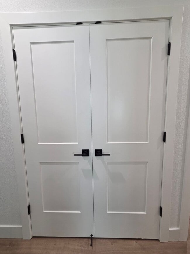 Building Photo - Brand New Build on Old Alturas - ALL Electric with City of Redding Solar!