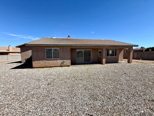 Building Photo - Great 3 bedroom, 2 bathroom home located in a cul-de-sac