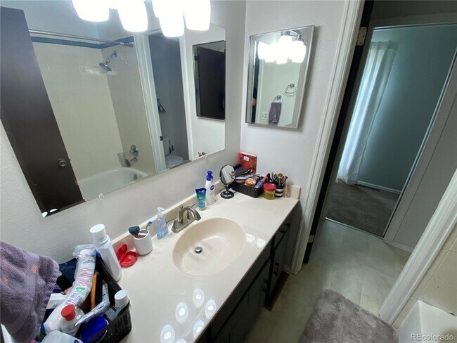 Building Photo - 4280 Nonchalant Cir S