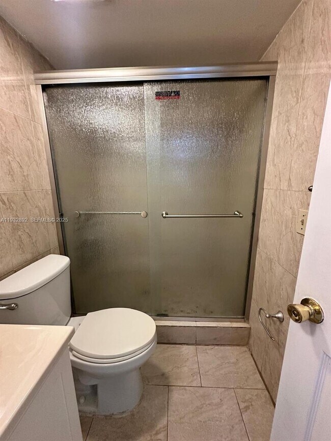 Building Photo - 1021 SW 104th Ct