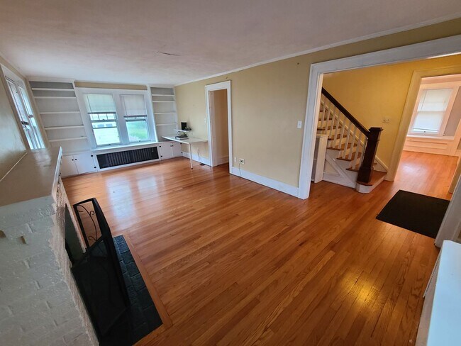 Building Photo - 3 Bedroom Single Family