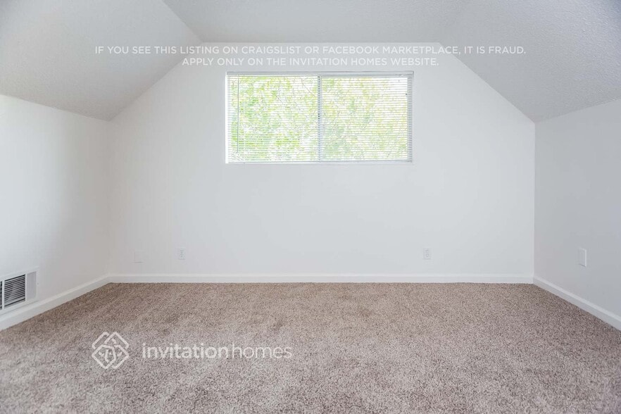 Building Photo - 497 Burlington Dr