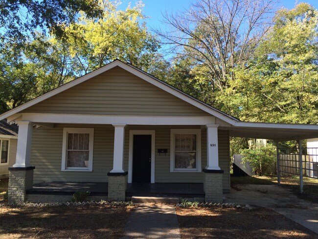 Primary Photo - 831 Watkins St