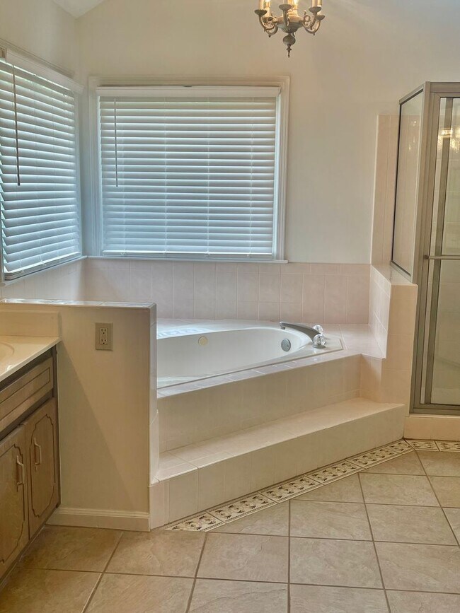 Building Photo - Beautiful Brick Ranch with basement