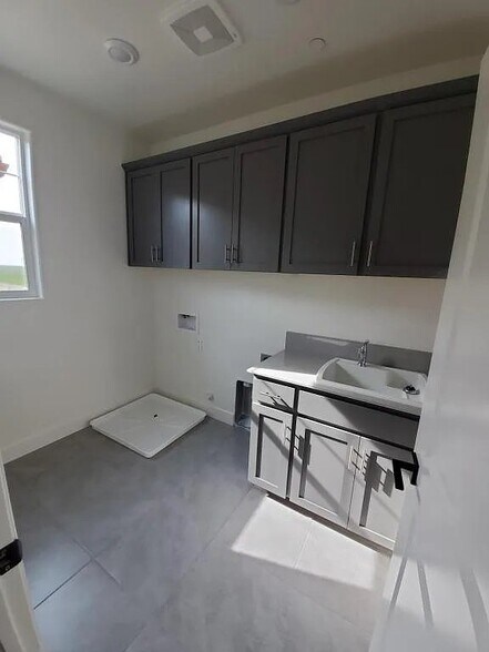 Building Photo - 8097 Oxbow Lndg Lp