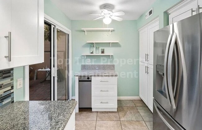 Building Photo - **Beautiful, Fully-Furnished 2 bed / 2.5 b...