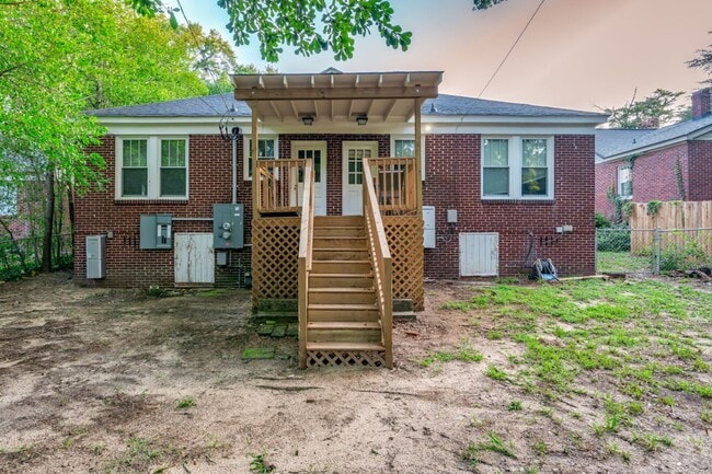 Building Photo - Live in the Heart of Shandon – Stylishly R...