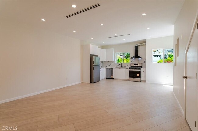Building Photo - 10787 Las Lunitas Ave