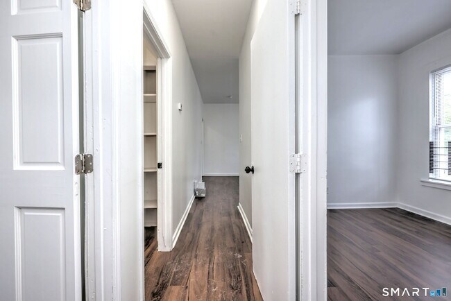 Building Photo - 483 Ferry St