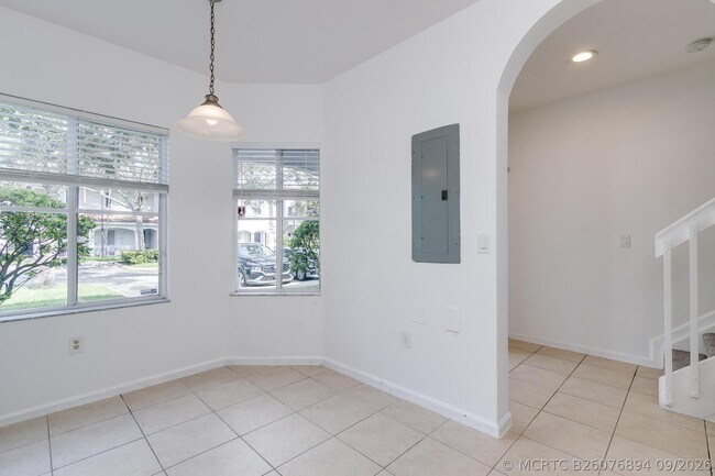 Building Photo - 2830 SW 82nd Ave