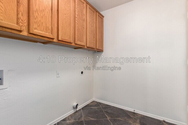 Building Photo - 30725 N Royal Oak Way