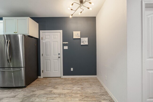 Building Photo - 200 Wallen St