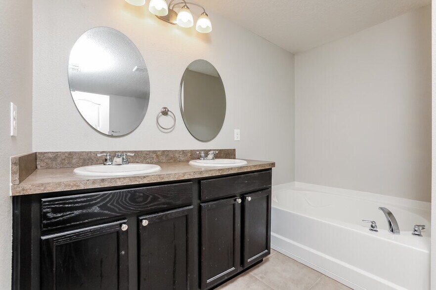 Building Photo - 123 Prairie Falcon Dr