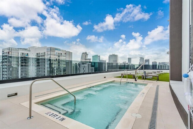 Building Photo - 225 N Miami Ave