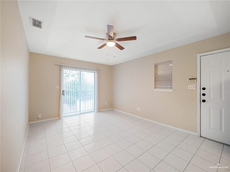 Building Photo - 1800 Oasis Dr