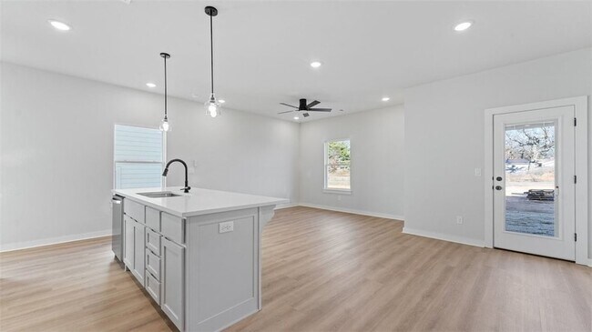 Building Photo - 1702 Cuppett Cir