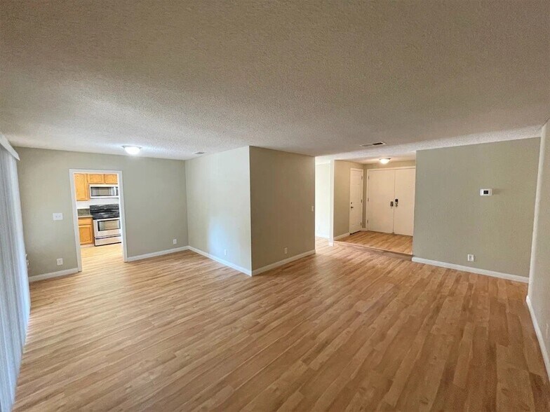 Building Photo - 4886 Birkdale Cir