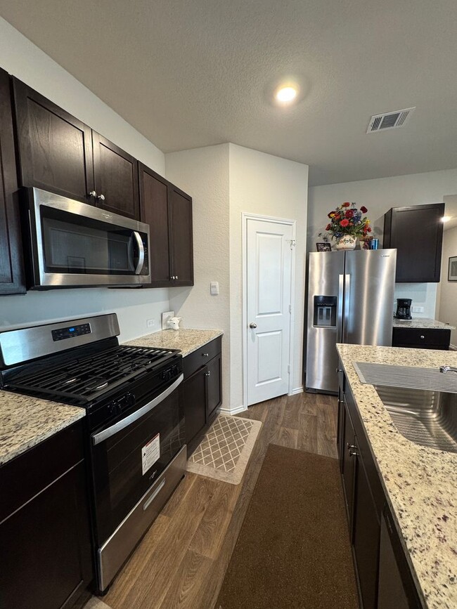 Building Photo - $300 OFF 1ST MONTH RENT IF YOU MOVE IN WIT...