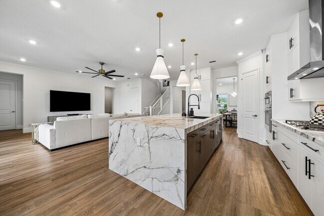 Building Photo - 655 Hookline Cir