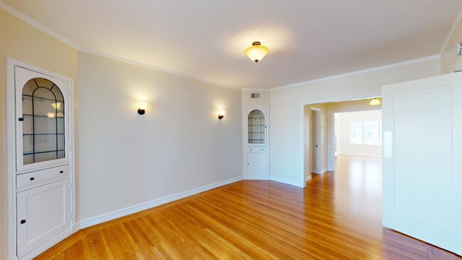 Building Photo - San Francisco Living at Its Finest