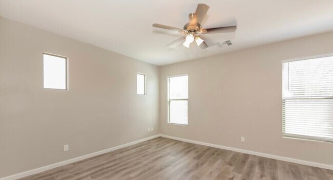 Building Photo - 4505 W Pleasant Ln