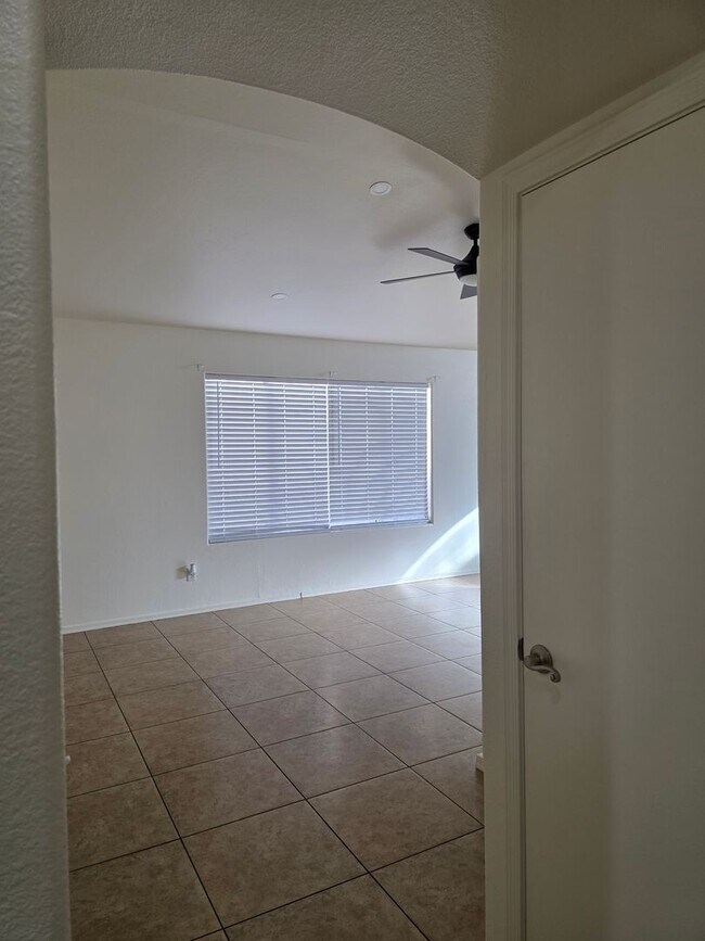 Building Photo - Beautiful 3BR 2BA Home w/ Private Pool • Pool + Covered Patio • Attached Garage in Phoenix