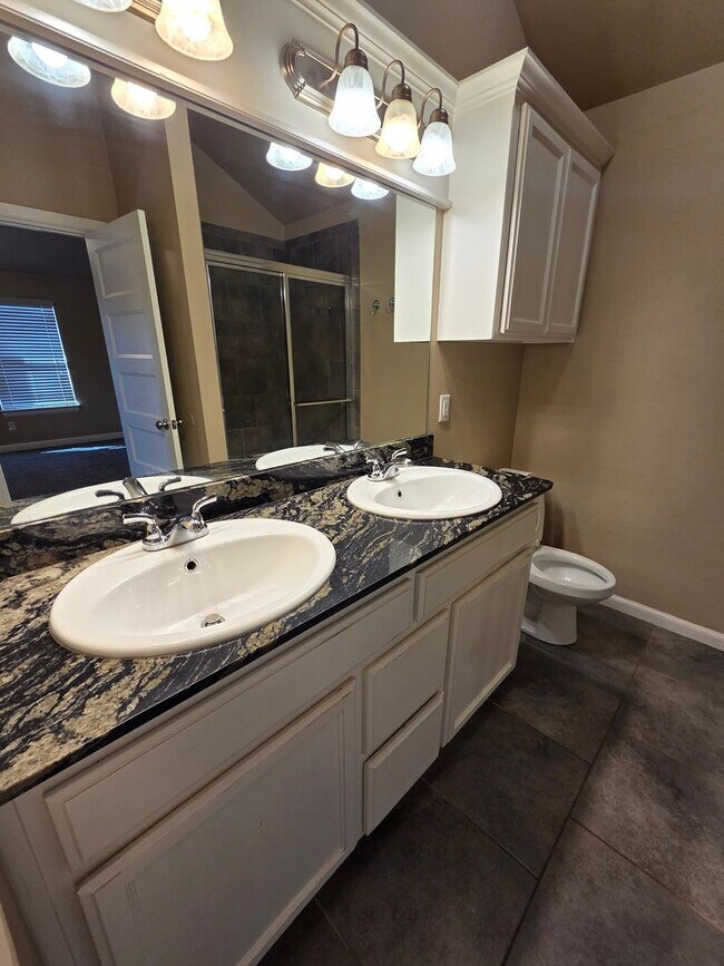 Building Photo - YUKON HOME MOVE IN SPECIAL! ?