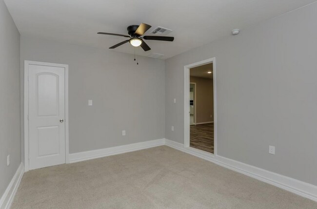 Building Photo - 5635 Belarbor St