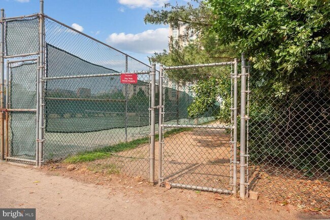 Building Photo - 1530 Key Blvd