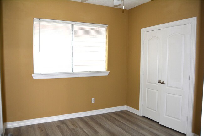 Building Photo - 10916 Panther Ct