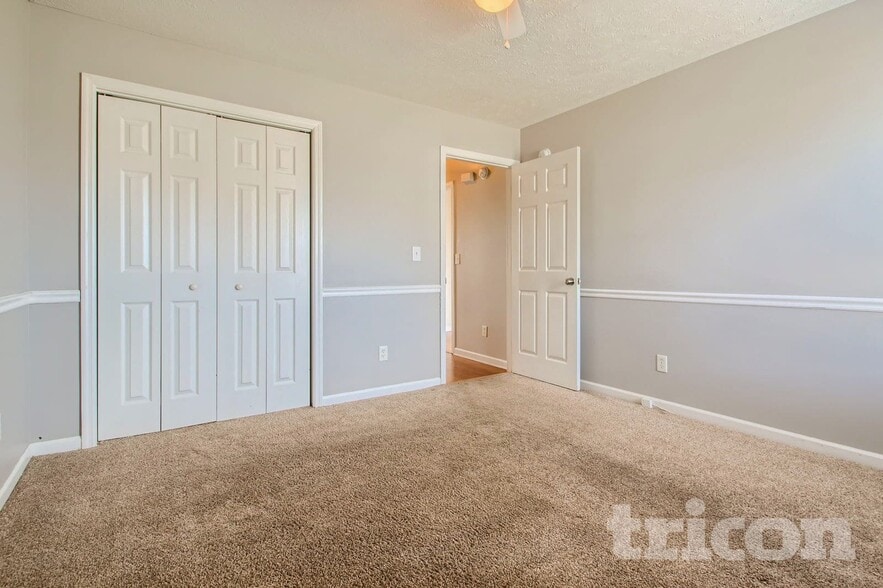 Building Photo - 128 Royal Garden Dr