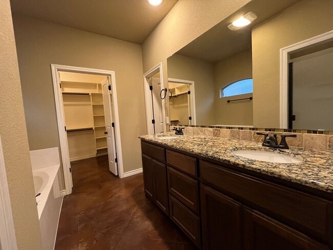 Building Photo - AVAILABLE NOW:  3 bedroom house