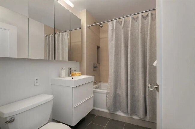 Building Photo - 20 2nd St