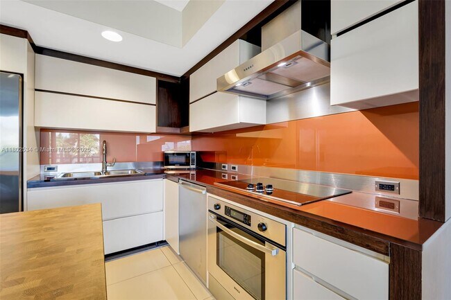 Building Photo - 2155 Washington Ct