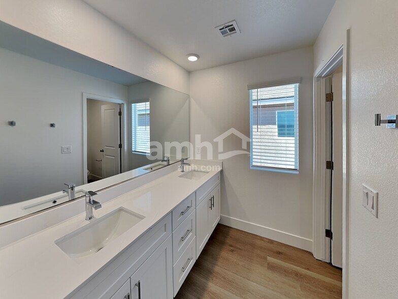 Building Photo - 8182 Winterfell Peak Ave