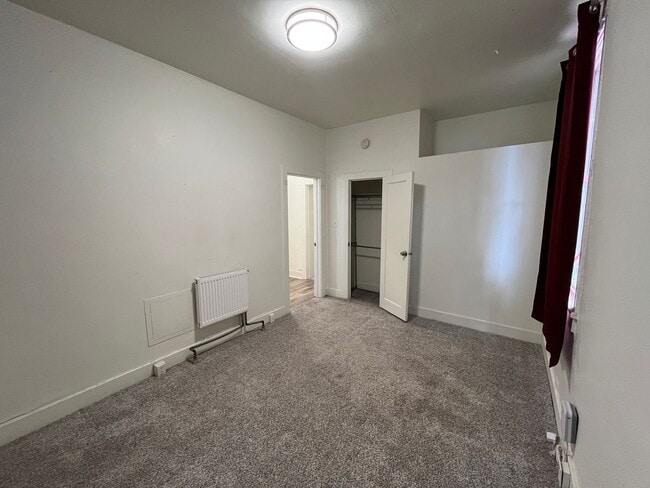 Building Photo - Charming 1 Bedroom Apartment in the Heart ...