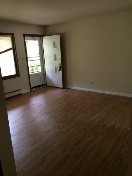 Building Photo - 780 Main St