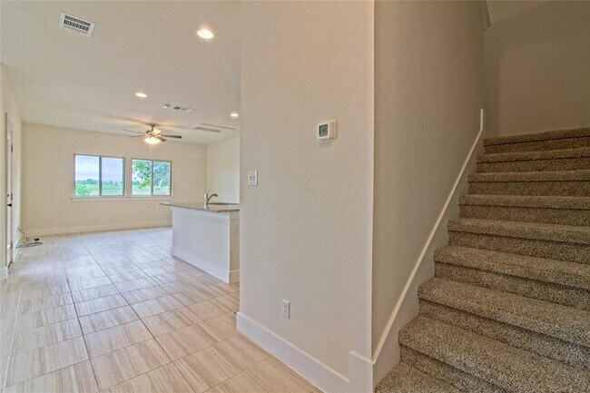 Building Photo - 555 White Steppe Way