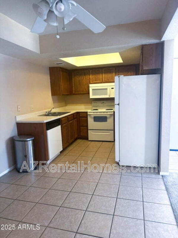 Building Photo - 1075 E Chandler Blvd