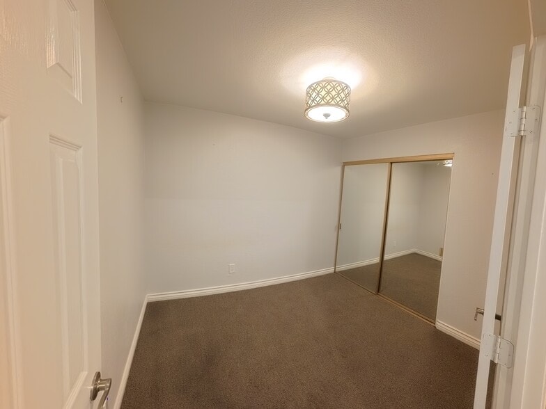 Bedroom 2/Bounce room - 30535 Canwood St