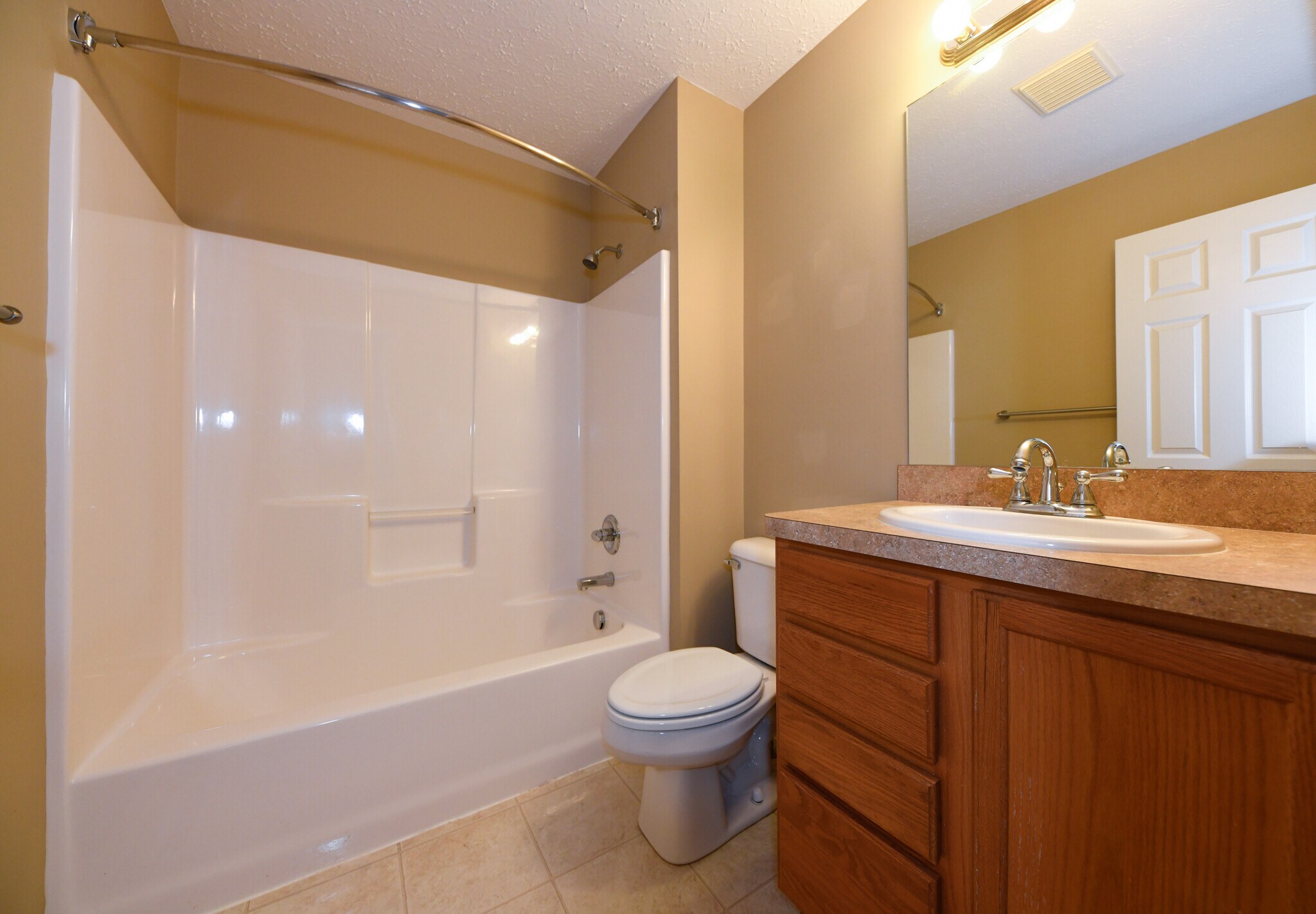 Building Photo - 5845 Crescent Ridge Dr