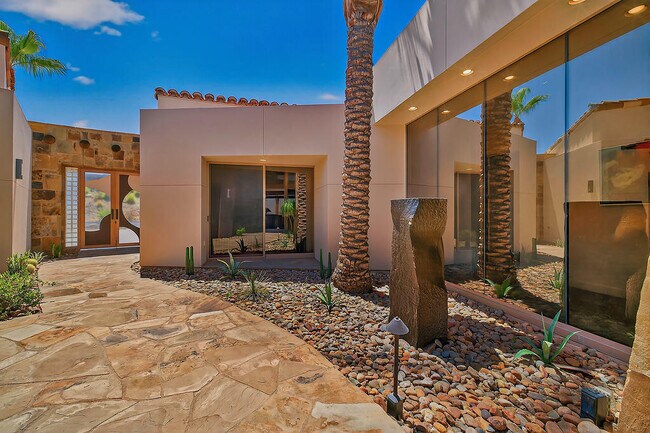 Building Photo - 9 Rockcrest