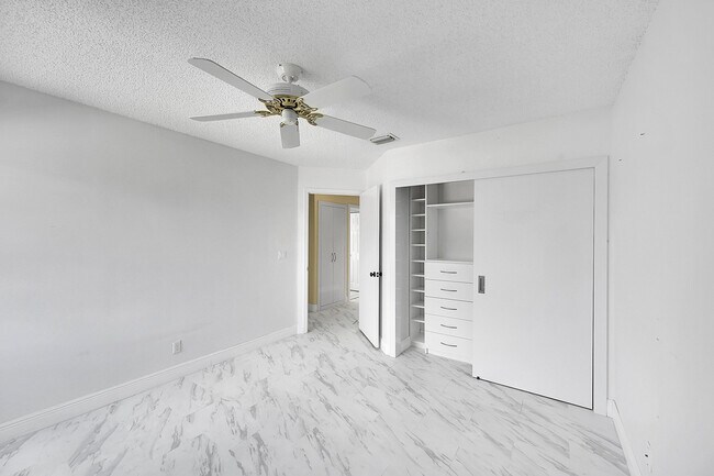 Building Photo - 7306 Michigan Isle Rd