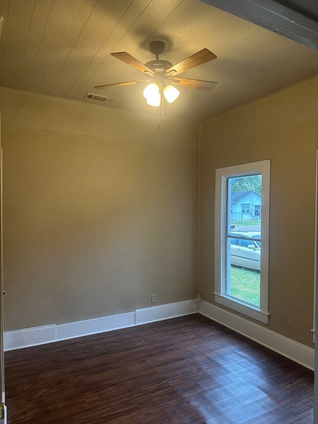 Building Photo - SECTION 8