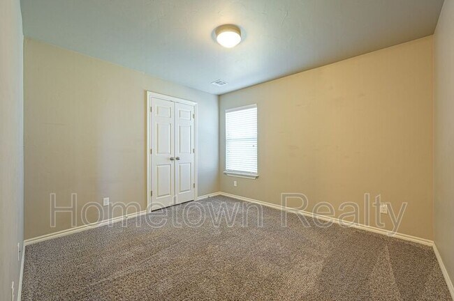 Building Photo - 792 SW 13th St