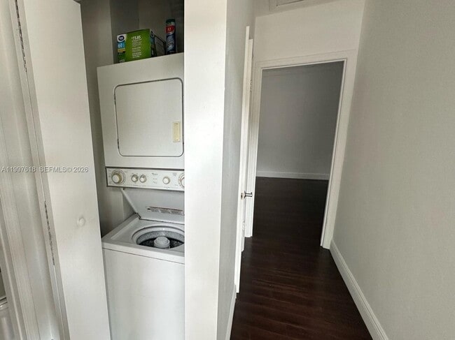 Building Photo - 563 NE 65th St