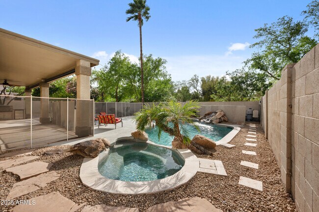Building Photo - 630 S Boulder Ct