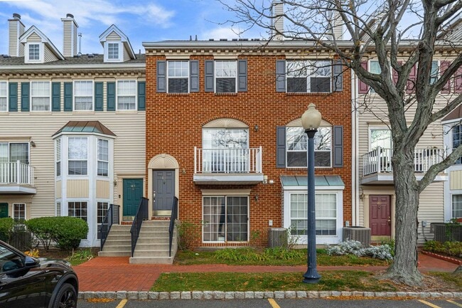 Primary Photo - 144 Cherry St