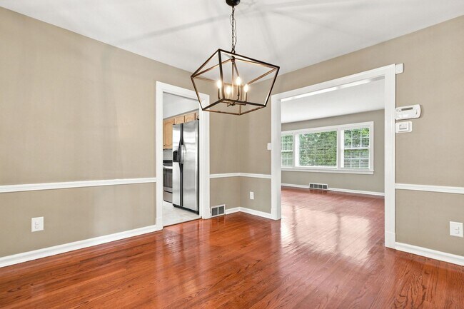 Building Photo - 912 Beechwood Rd